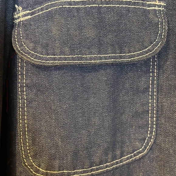 VINTAGE CHORE COAT!!! UNBRANDED, CONTRAST STITCHED DENIM. SZ M